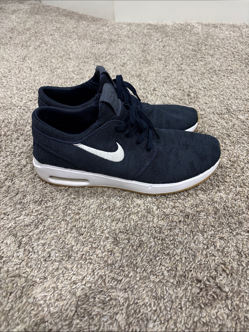Nike Men's Navy and White Low-Top Athletic Sneakers